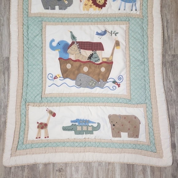 Noahs Ark Embroidered Crib Quilt-Size 35.5x45" - Picture 3 of 6